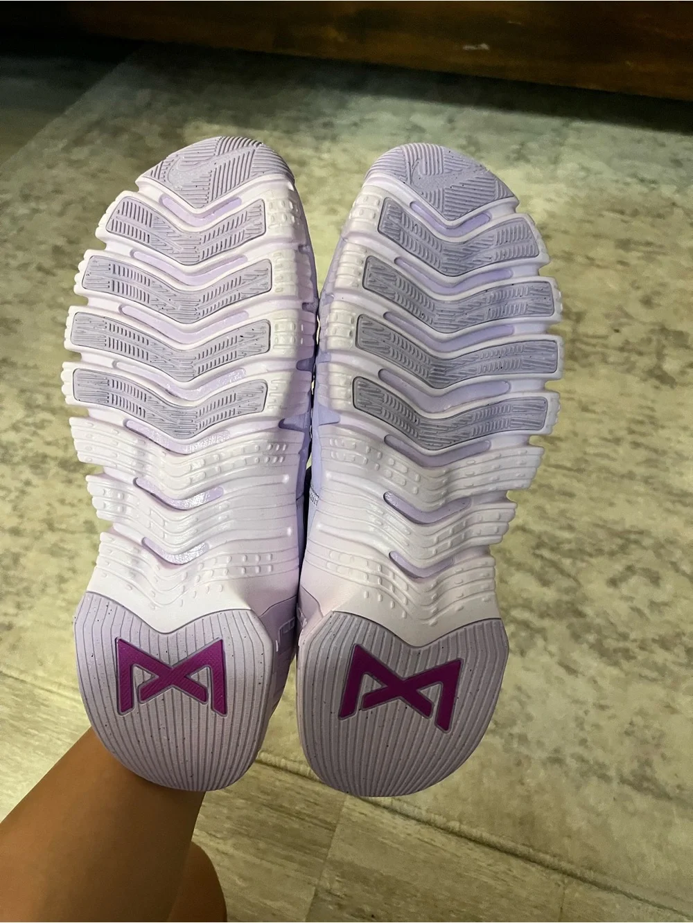 Nike Women’s Lavender shoes sz 9